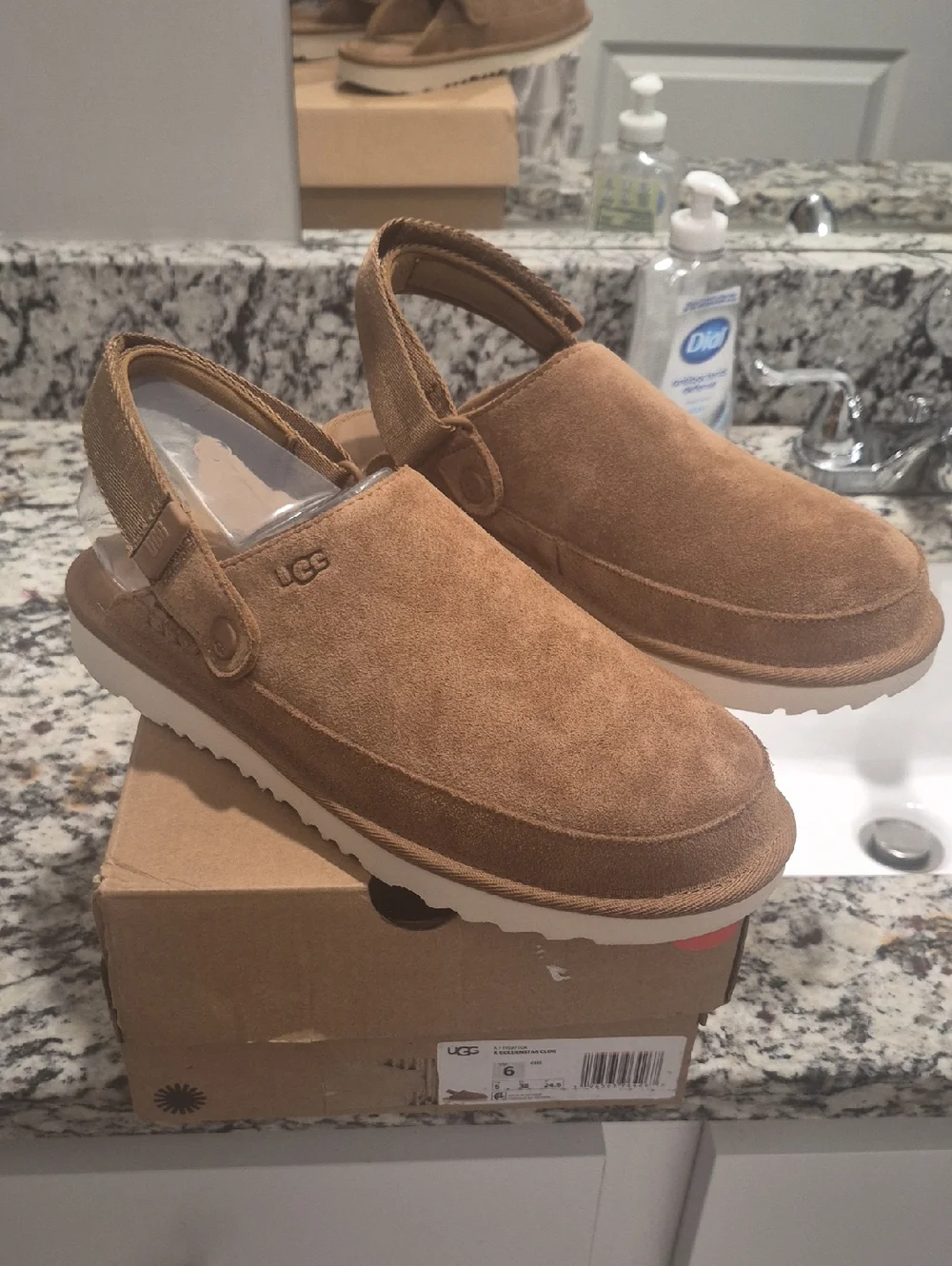 New Classic UGG Slip On CLOG **KIDS size 6 Or Womens Size 8 **